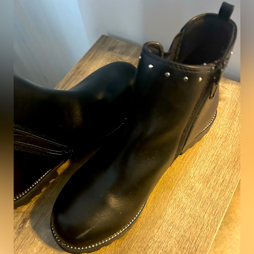 Girl black leather booties